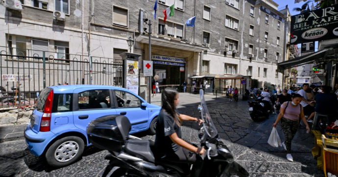 Napoli, 12enne sfregiata con un coltello: operata, 30 giorni di prognosi. Fermato 16enne dai carabinieri
