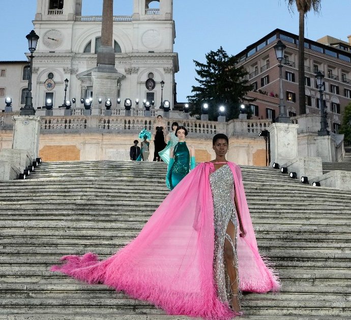 Dior “ha chiesto 100mila euro entro 15 giorni a Valentino per la sfilata a piazza di Spagna”: “Ha impedito lo shopping ai nostri clienti”