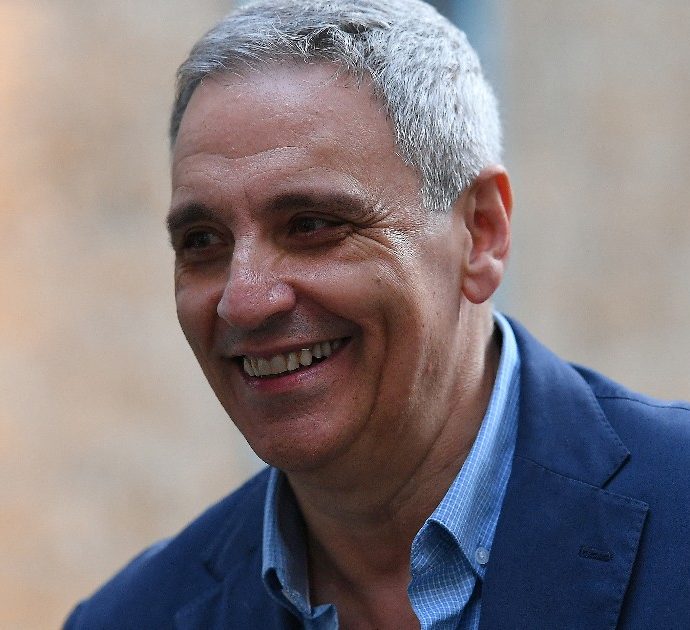 Maurizio De Giovanni colpito da infarto, lo scrittore ricoverato nella notte al Cardarelli di Napoli
