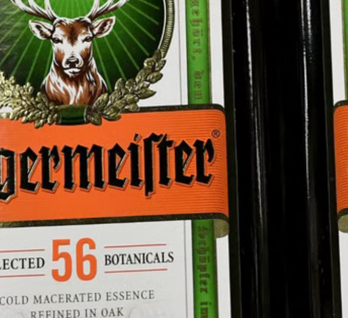 Beve una bottiglia di Jägermeister in due minuti e muore: la drammatica ‘gara’ di binge drinking