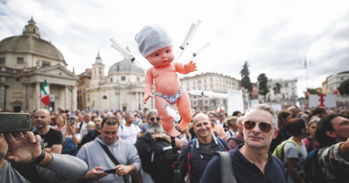 Obbligo vaccinale, nuovo stop. E gli Ordini fanno dietrofront