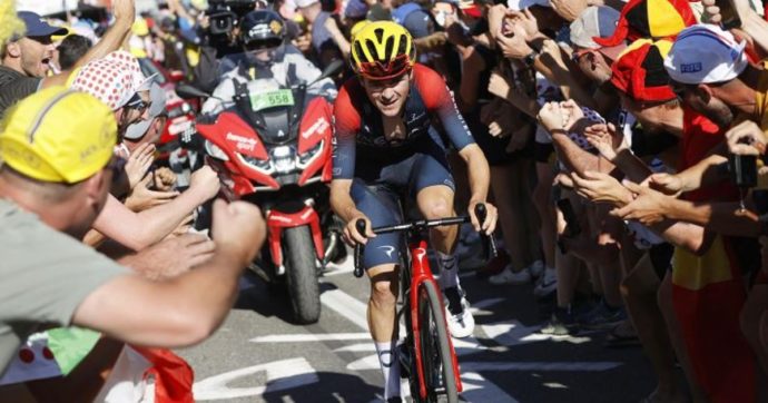 Tour de France, Pidcock trionfa sull’Alpe d’Huez. Pogacar attacca Vingegaard, la maglia gialla resiste