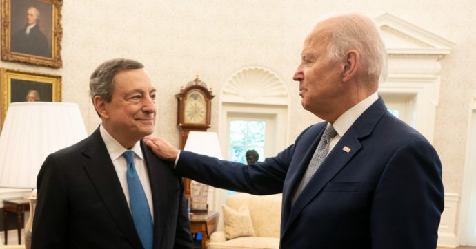 Crisi di governo, l’Europa in soccorso di Draghi: “Von der Leyen lavora molto bene con lui”. Usa: “Biden ha grande considerazione”