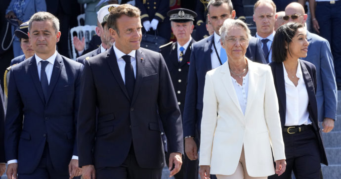 Copertina di Pensioni, guerra e gas: Macron precipita nei sondaggi