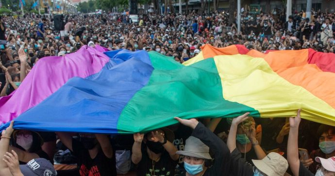 Thailandia, verso l’istituzione dei matrimoni omosessuali. Sarà il primo Paese del Sud Est asiatico a riconoscere le coppie omosessuali