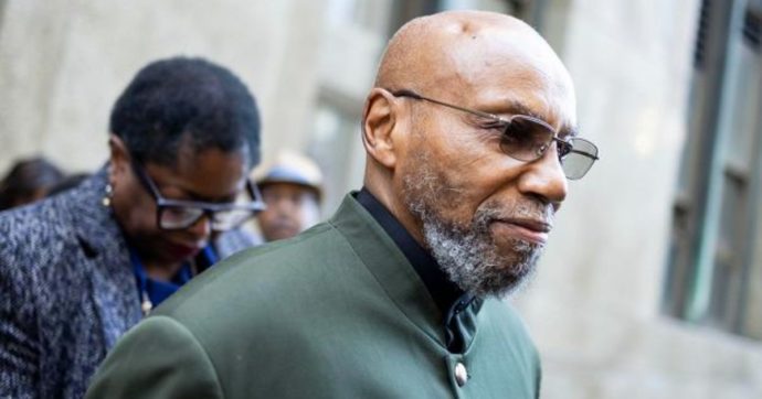 Scagionato per l’omicidio di Malcolm X dopo 20 anni, ora chiede un risarcimento da 40 milioni di dollari: “Trauma profondo”