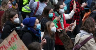 Copertina di Torino, anche Greta Thunberg al campeggio per il clima: “Non parlerà dal palco, la politica deve ascoltare la voce di migliaia di attivisti”