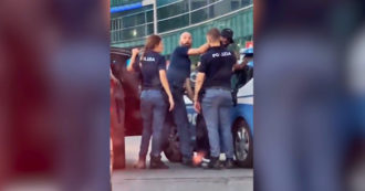 Copertina di Bakayoko fermato e perquisito dalla polizia con la pistola puntata: poi gli agenti scoprono la sua identità e reagiscono così – Video