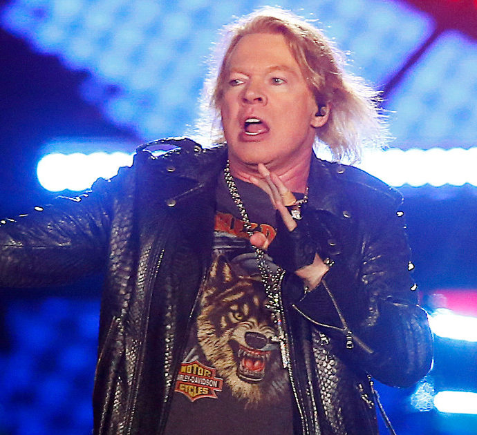 Axl Rose dei Guns N’ Roses contro Putin: “Piccolo uomo bugiardo e omicida”