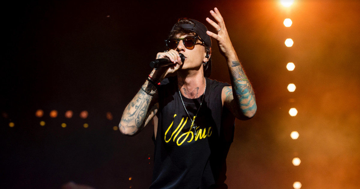 Ultimo si commuove al Circo Massimo di Roma (VIDEO): “Ero una pippa secondo le maestre, così ho iniziato con la musica”. Tra i 70mila fan anche Mara Venier