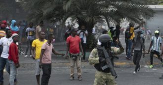 Copertina di Haiti, dopo gli scontri il Consiglio di Sicurezza dell’Onu prolunga la missione e vieta la vendita di armi leggere ad enti non statali