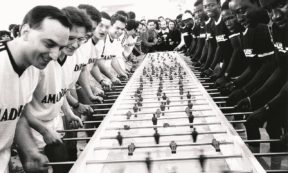 Copertina di C’è il Mondiale  Il pallone si fa arte