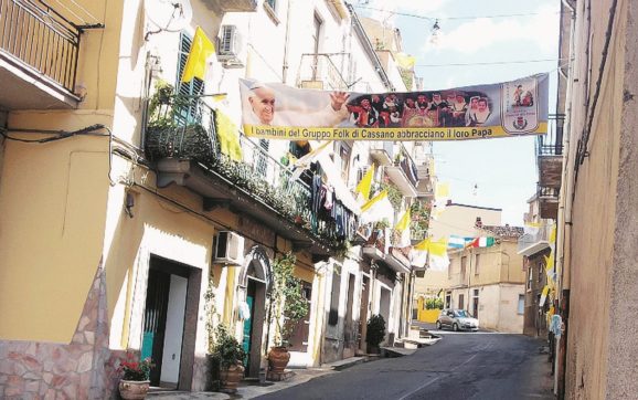 Il papa affronta  l’inferno dei boss