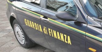 Copertina di “30 mila euro per diventare finanziere”