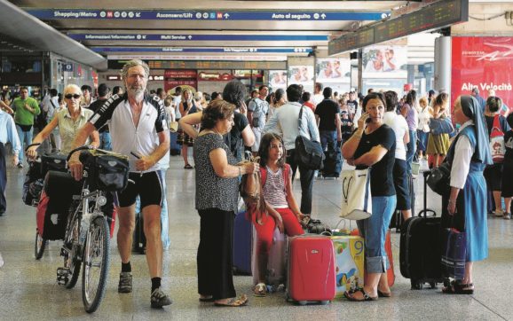 Passeggeri dei treni  in balia dei predoni