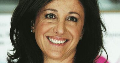 Copertina di “Senza l’amore non riesco a stare, con Crozza mi son detta ‘ci passerò tutta la vita’”: Carla Signoris parla del marito, dei figli e del ‘salame’