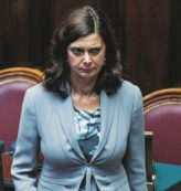 Copertina di Boldrini in Sicilia per i rifugiati:   gelida accoglienza