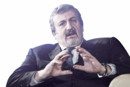 Copertina di “Mi sta bene, però tutti intercettabili”