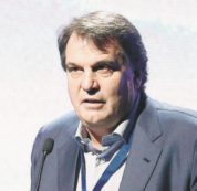 Copertina di “Basta con la retorica di questi politicanti”