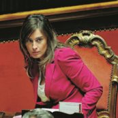 Copertina di Renzi fa da scudo alla Boschi: “L’immunità l’ho voluta io”