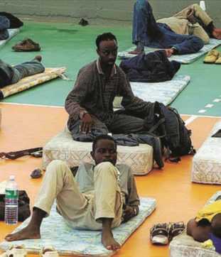 Immigrati contro clochard:  la strana guerra di Siracusa