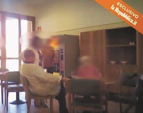 Video di Berlusconi: la Sacra Famiglia contro “Repubblica”