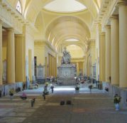 Copertina di Musei, destino in mano privata