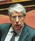 Copertina di Giovanardi: “Gay? Comanda Pascale”