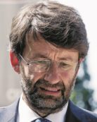 Copertina di Ipad e pc, tutte le tasse di Franceschini