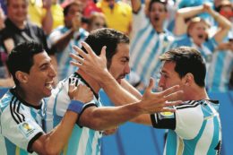 Copertina di Messi non fa il fenomeno, ma l’Argentina avanza