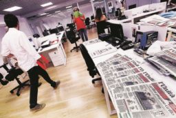 Copertina di L’Unità Fra un mese fallisce “Renzi, adesso salvaci tu”