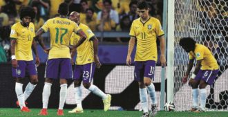 Copertina di A pezzi il dio del Brasile  La Germania lo demolisce