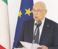 Copertina di Napolitano, un presidente  interventista oltre i limiti  della decenza istituzionale