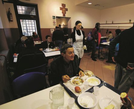 Il vigile, la badante,  la podologa: i volti  e le storie del Paese in  crisi