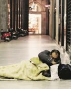 Copertina di La soglia di povertà  e il soglio di Pietro