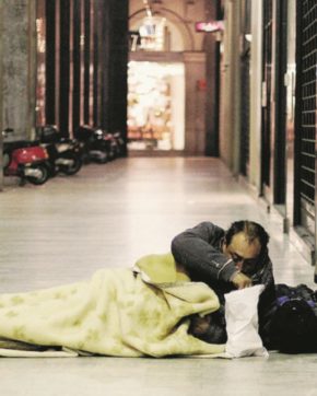 La soglia di povertà  e il soglio di Pietro