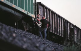 Copertina di Merci su rotaia,  Renzi colpisce solo i privati