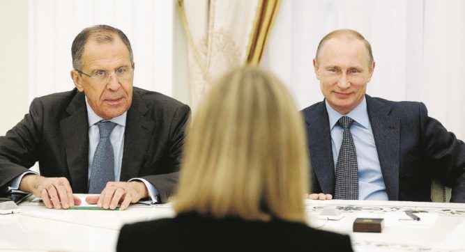 L’Italia finisce incartata  tra la Mogherini russa  e il Letta amato a destra