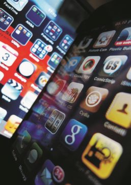 Appesi a un’icona dalla sveglia fino a notte fonda