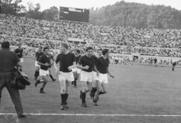 Copertina di Così si giocava in Paradiso