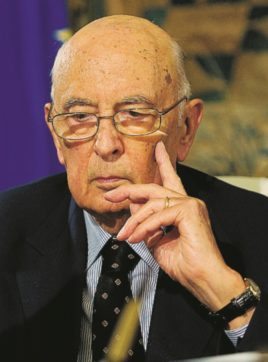 Il Palazzo reagisce alle firme della Piazza