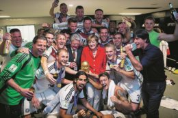 Copertina di Passato il calcio, gabbato il Brasile