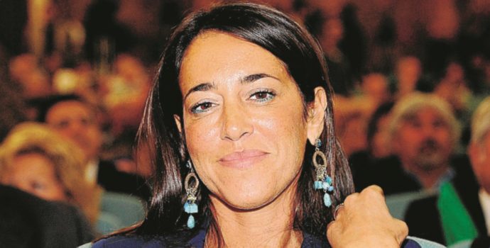 Elezioni, la gaffe di Ronzulli: “Rigassificatori subito per estrarre gas naturale nazionale. Così saremmo indipendenti dall’estero”