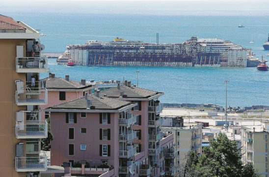 La Concordia in porto  Renzi mette il cappello