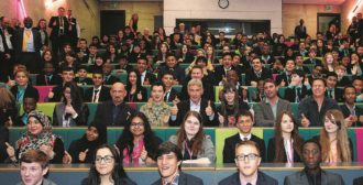 Copertina di Spettatori battono ultrà 22 a 14 (milioni)