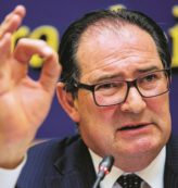 Copertina di Mose, un premio per chi “ungeva” meglio i politici