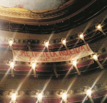 Un colpo a Renzi, uno al Valle