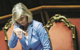 Copertina di “Che schifo, prima illusi poi ci sfruttano ancora”