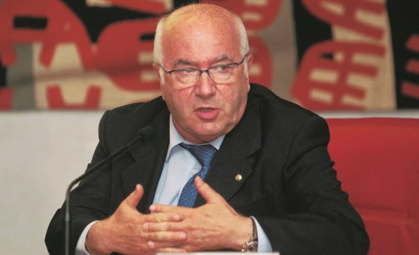 Il Regno di Tavecchio. Fondi, iscrizioni e favori