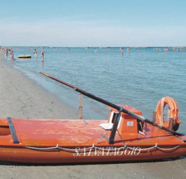 Italiani a casa e gli stranieri arrivano meno